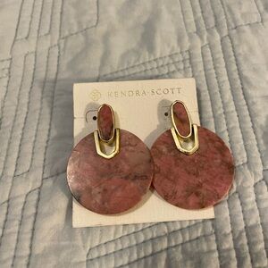 Kendra Scott Rose Marble Round Drop Earrings with Gold Trim
